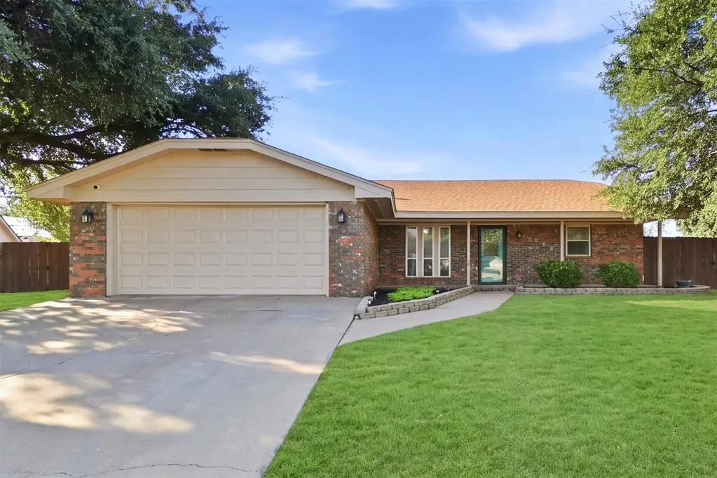 1208 S Trail DR, Altus, OK 73521
