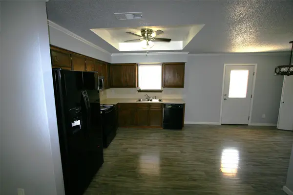 10712 Sunny LN, Jonestown, TX 78645