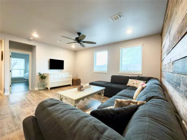 99 Old Austin HWY, Johnson City, TX 78636