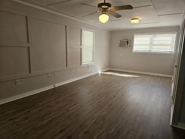 411 W 5th ST, Taylor, TX 76574