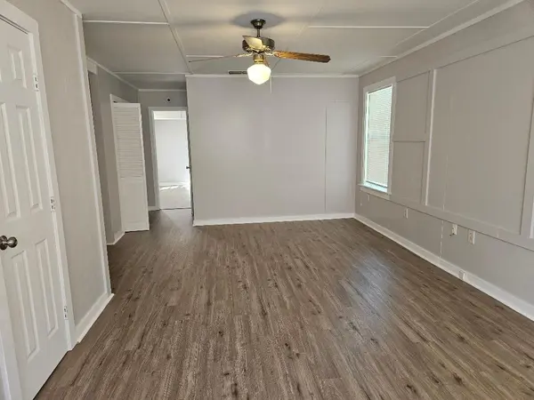411 W 5th ST, Taylor, TX 76574