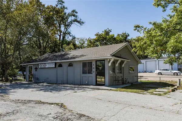 100 S Madison ST, Raymore, MO 64083