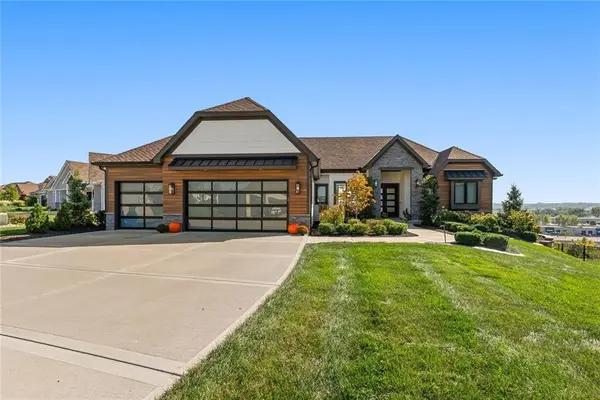 2351 NW Riverview DR, Riverside, MO 64150