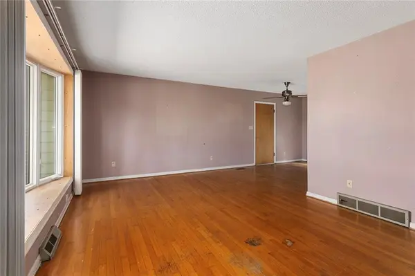 8431 Glenwood ST, Overland Park, KS 66212