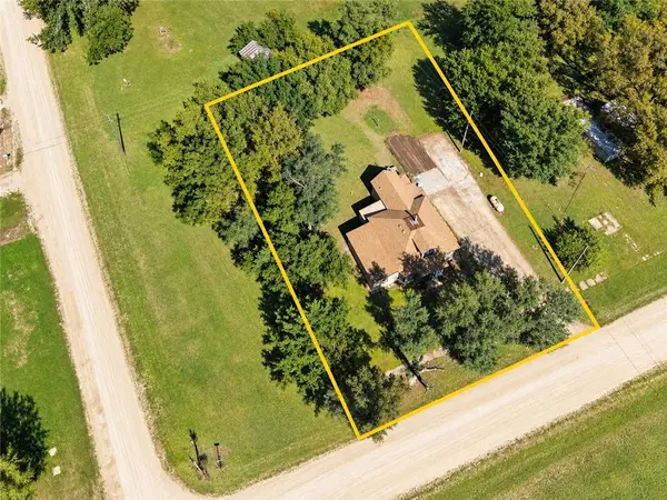 3735 Loretta TRL, Beloit, KS 67420