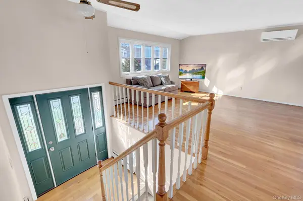 45 Florence AVE, Massapequa, NY 11758