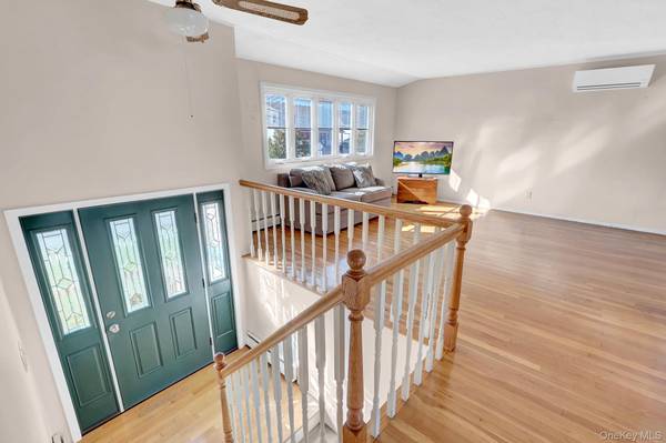 45 Florence AVE, Massapequa, NY 11758