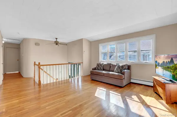 45 Florence AVE, Massapequa, NY 11758