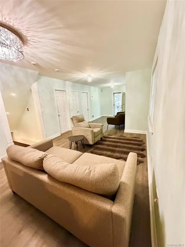 145-56 180th St, Springfield Gardens, NY 11434