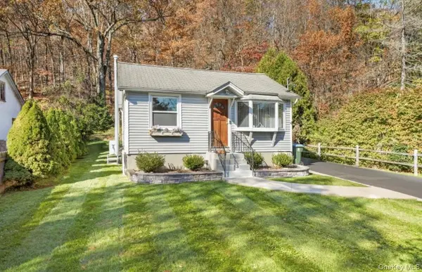 4 Village DR, Greenwood Lake, NY 10925