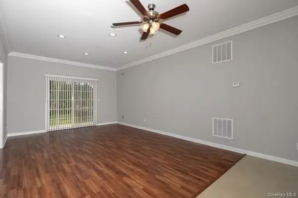 39 Oak Ridge #39, Ridge, NY 11961