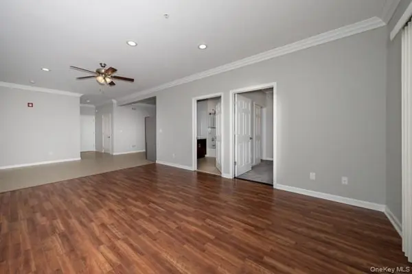 39 Oak Ridge #39, Ridge, NY 11961