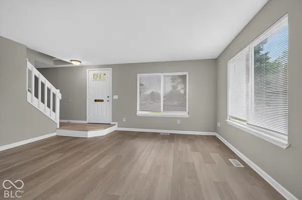 6879 Oak Lake DR, Indianapolis, IN 46214