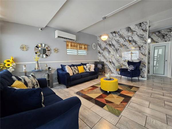 851 URB. VISTAMAR, Carolina, PR 00983