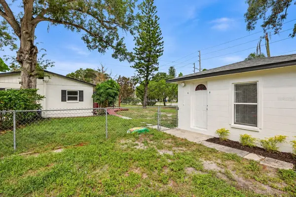 374 3RD ST NW #B, Largo, FL 33770