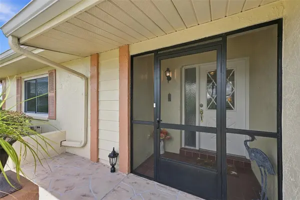1611 WOODMAR DR, Sun City Center, FL 33573
