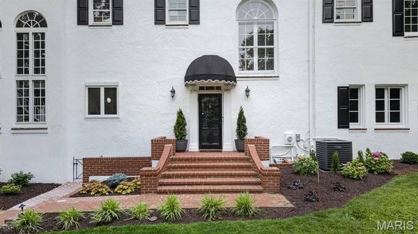 4 Litzsinger LN, Ladue, MO 63124