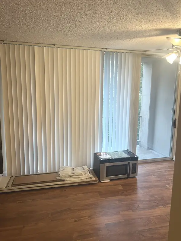 1043 S YORK RD #202, Bensenville, IL 60106
