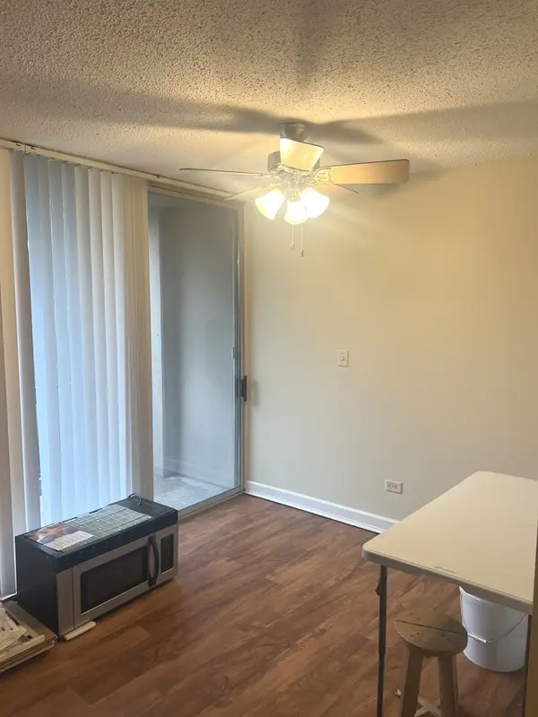 1043 S YORK RD #202, Bensenville, IL 60106
