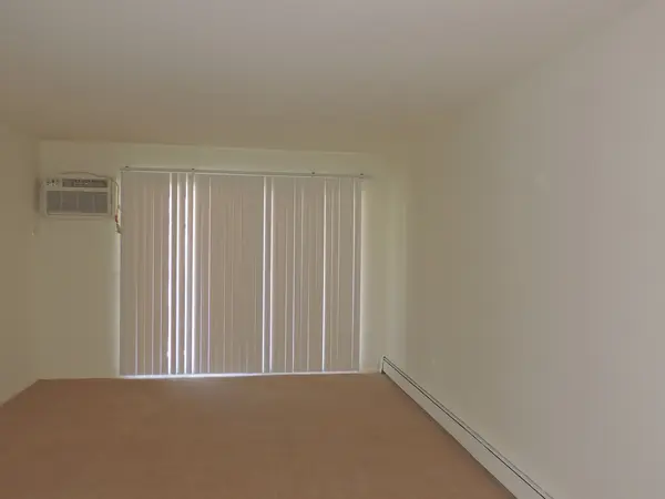 9S070 Lake DR #13B-205, Willowbrook, IL 60527
