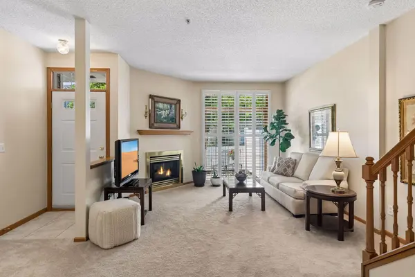 17904 Cobblestone WAY #37, Eden Prairie, MN 55347
