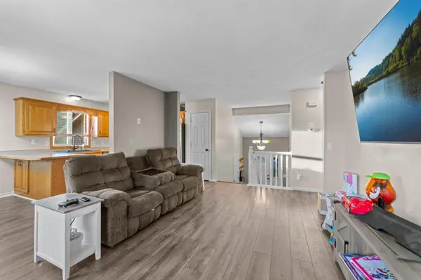 38465 Coventry DR, North Branch, MN 55056