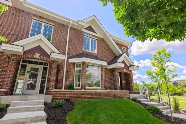 10823 Falling Water LN #B, Woodbury, MN 55129