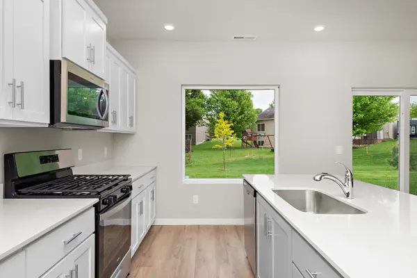 684 Aspen LN, Montrose, MN 55363