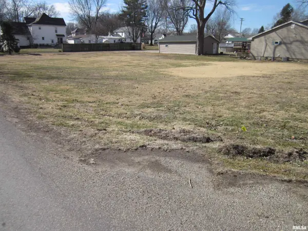 715 E HIGH ST, Mason City, IL 62664-0000