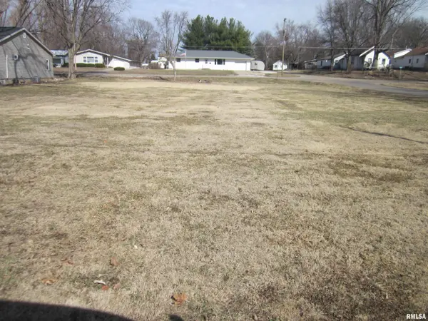 715 E HIGH ST, Mason City, IL 62664-0000