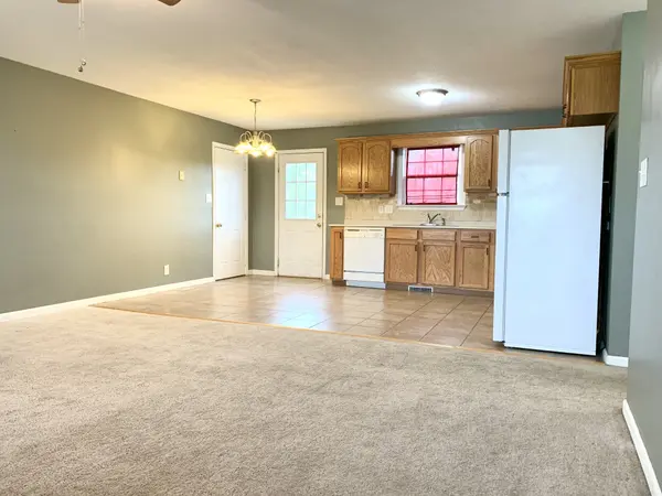 106 Milard Ct, Oak Grove, KY 42262