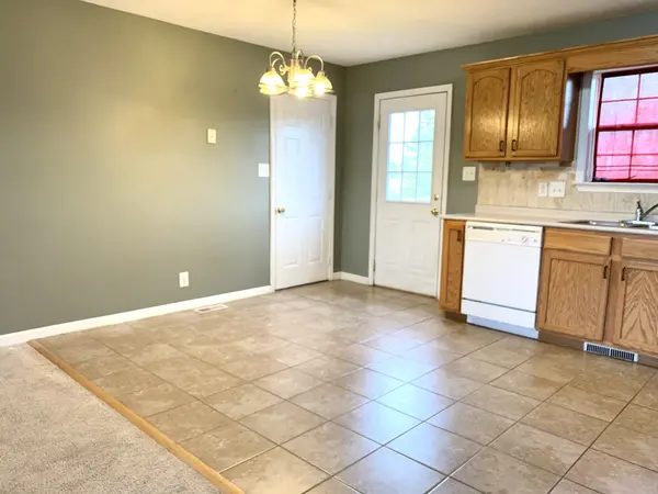 106 Milard Ct, Oak Grove, KY 42262
