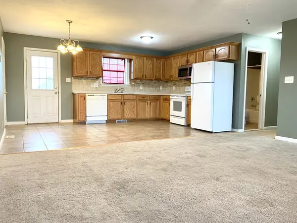 106 Milard Ct, Oak Grove, KY 42262