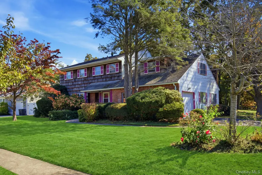 63 Lauren AVE, Dix Hills, NY 11746