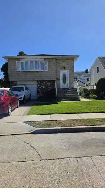 16 Angevine AVE, Hempstead, NY 11550