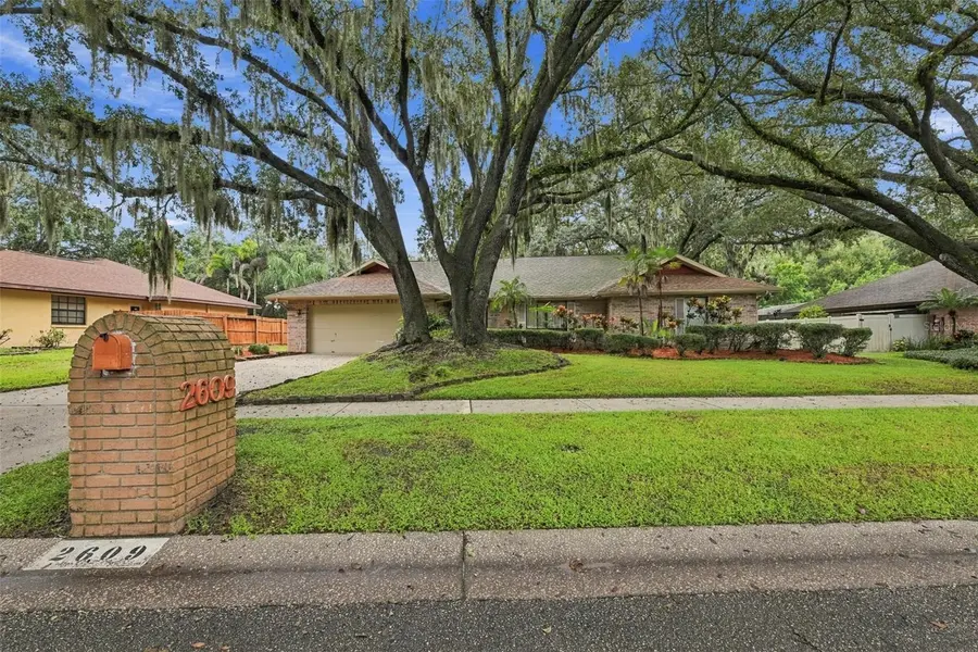 2609 MANOR OAK DR, Valrico, FL 33596
