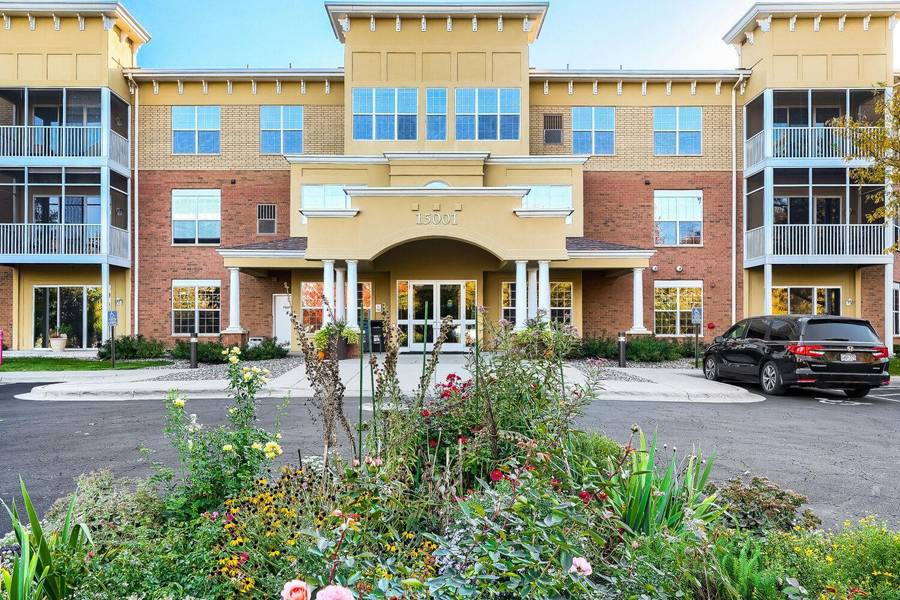 15001 Burnhaven DR #121, Burnsville, MN 55306