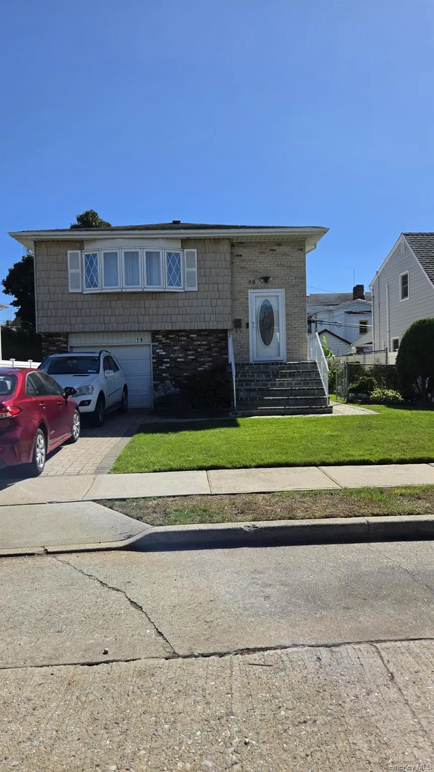 16 Angevine AVE, Hempstead, NY 11550