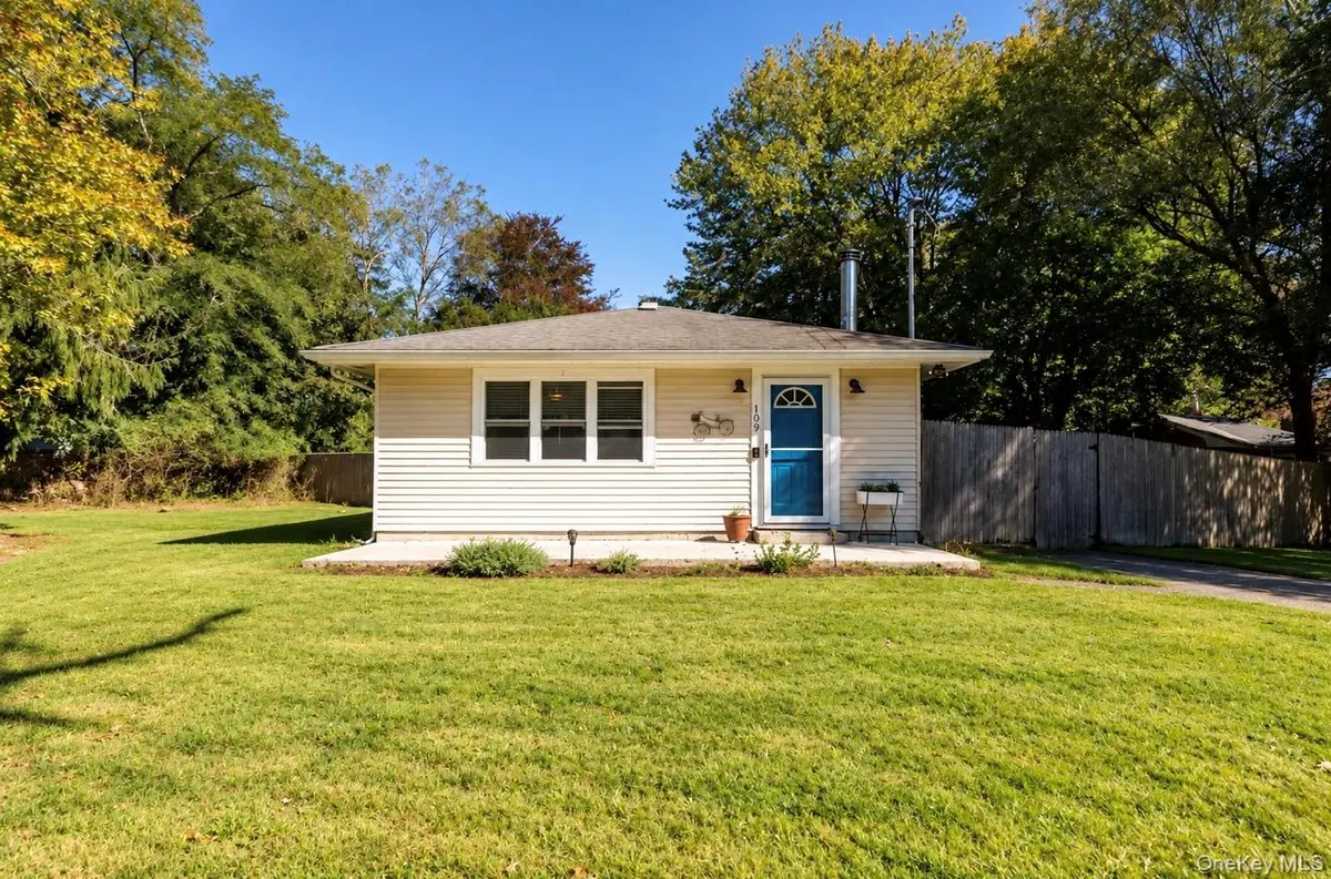 109 Dogwood RD, Mastic Beach, NY 11951