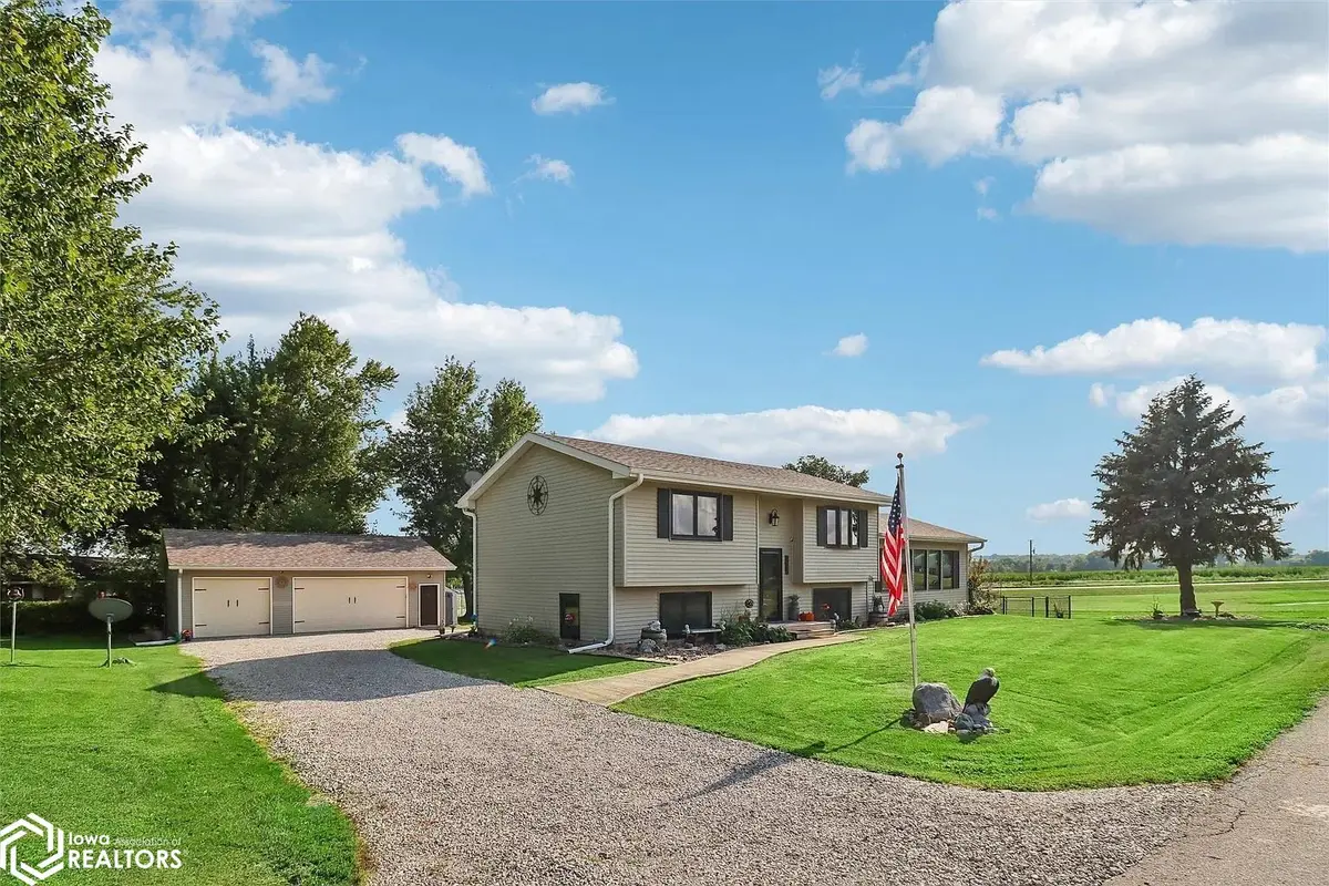 916 Streeter ST, Kellogg, IA 50135
