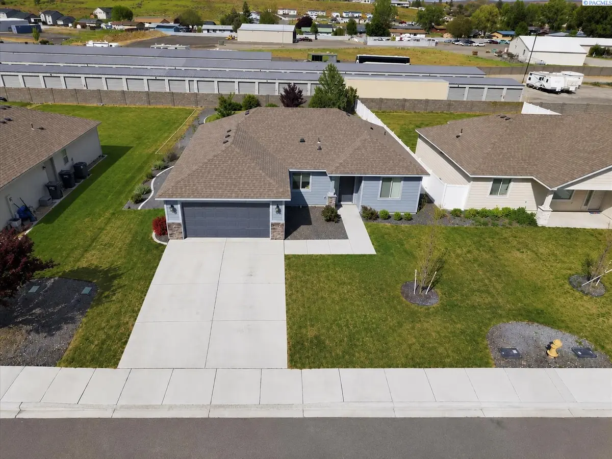 1518 Willow Way, Benton City, WA 99320