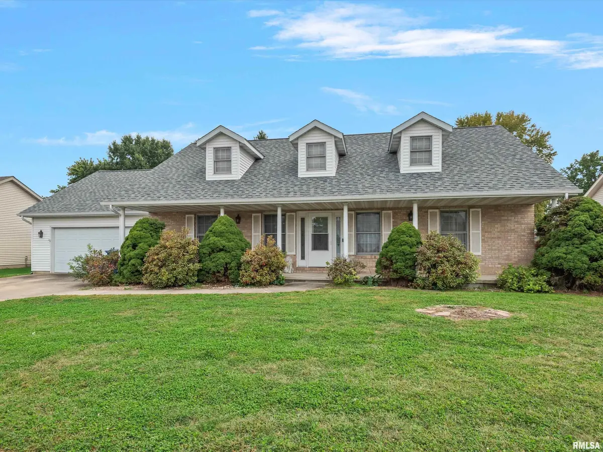 830 OAKBROOK AVE, Chatham, IL 62629