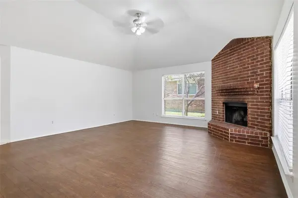 2866 White Oak Drive, Grand Prairie, TX 75052