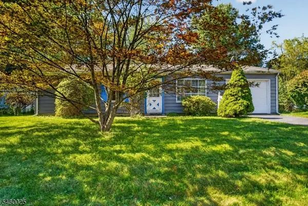 24 Presidential Dr, Washington Boro, NJ 07882