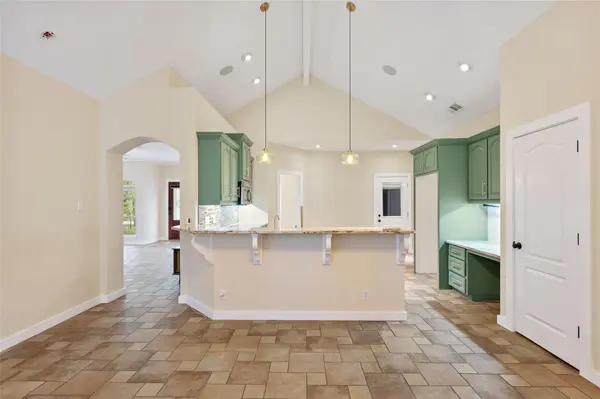275 W Oak LOOP, Cedar Creek, TX 78612