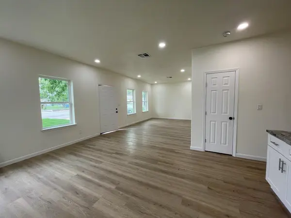 614 Pecan Valley DR, San Antonio, TX 78220