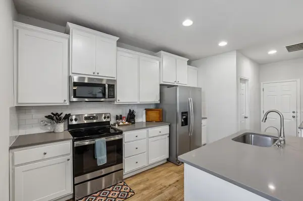 140 Limonite LN, Liberty Hill, TX 78642