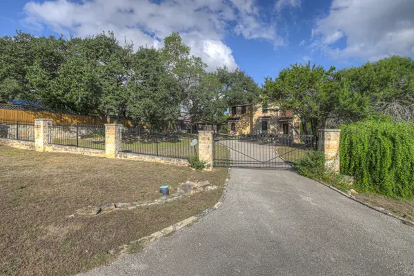 146 Creekview DR, Canyon Lake, TX 78133