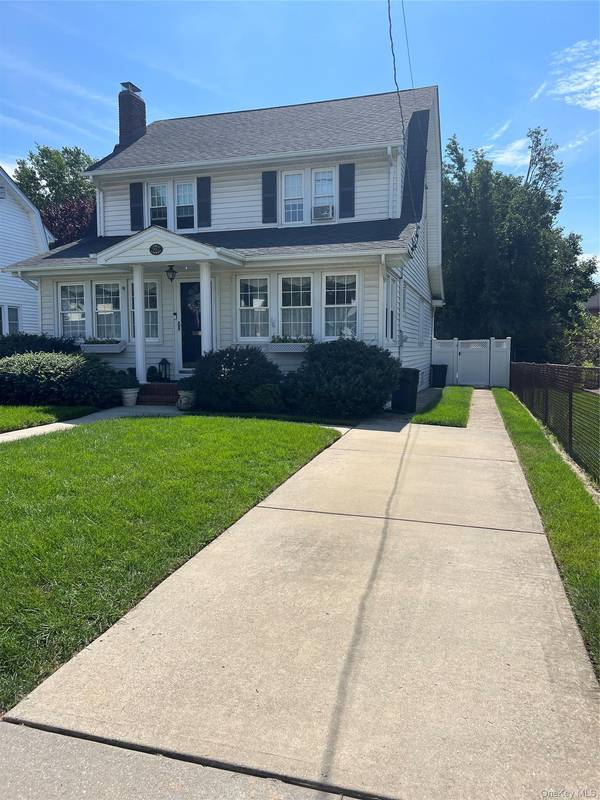992 Davison PL, Baldwin, NY 11510
