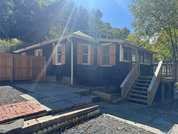 2717 Route 9W, Saugerties, NY 12477
